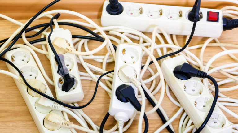 Les 5 gestes essentiels pour prévenir les risques électriques - Cossuel